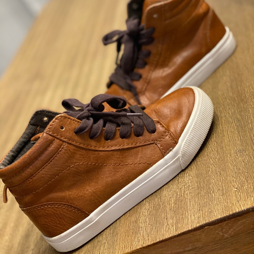 ‼️‼️SOLD‼️‼️ Kids brown/tan high top shoes